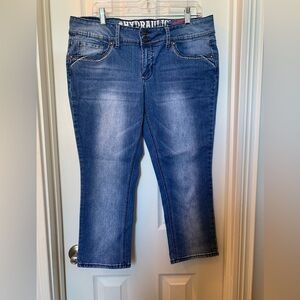 #Hydraulic Cropped Factory Fade Embellished Rear Pockets Cotton Blend Jeans Lds.